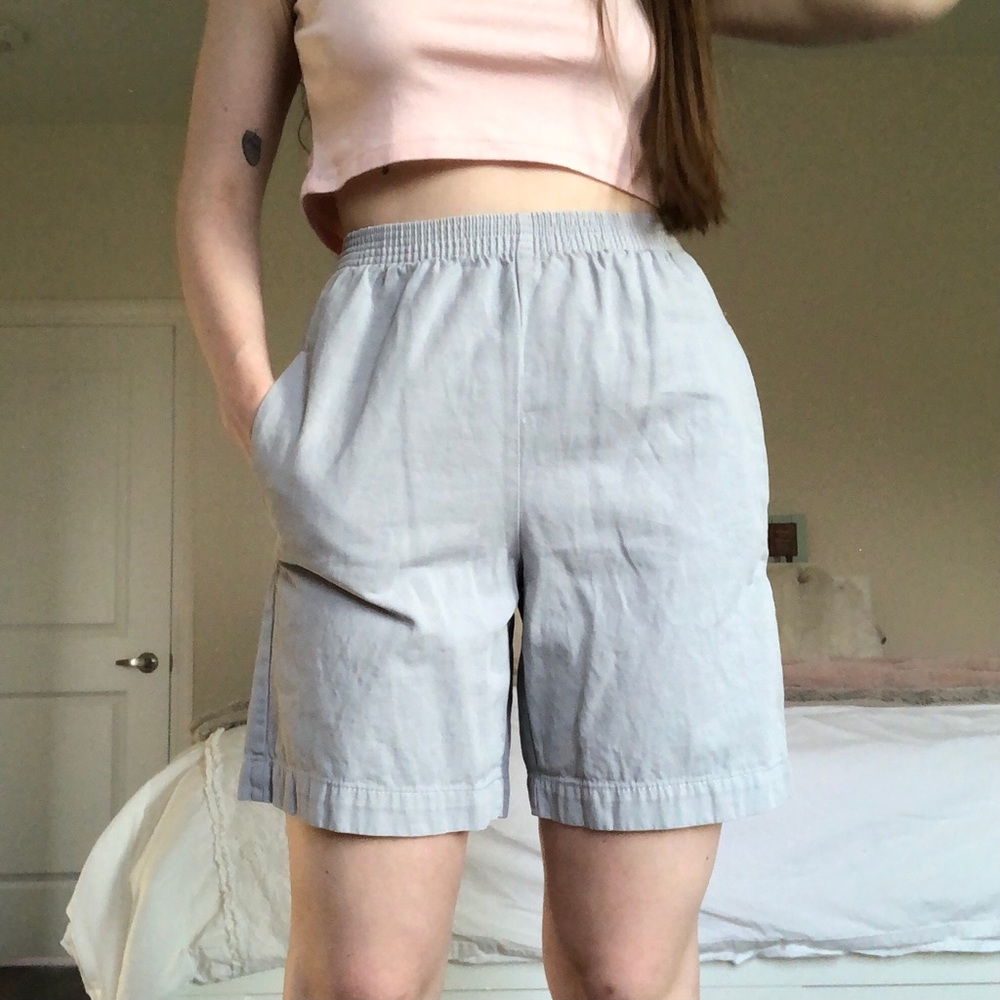 Light Grey Aritzia Nova Shorts - Picture 1 of 8